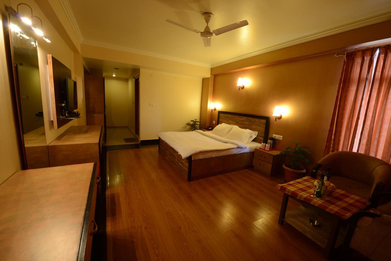 Hotel Park Paradise Manali Manāli Kültér fotó